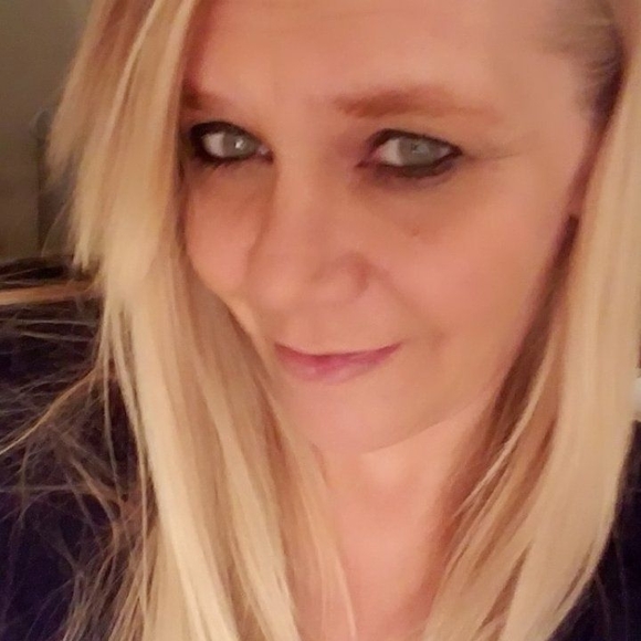 Meet your Posher, Melissa - Picture 1 of 1